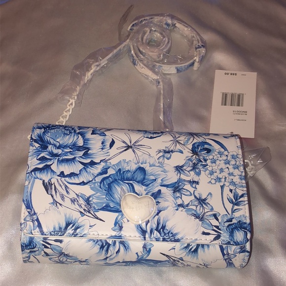 Betsey Johnson XOSYBIL-1 Blue Multi Toile Floral Print Flap Crossbody Bag NWT - Picture 2 of 16